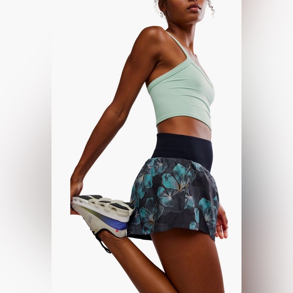 Free People Movement Carpe Diem Shorts - Picture 4 of 9